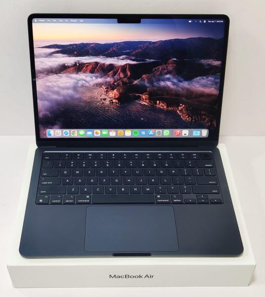 Apple macbook air m2 8gb ram 256gb ssd 13.6inch (MLY33HN/A) 11months apple warrenty with box